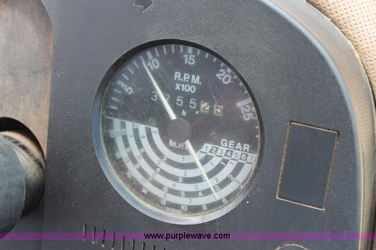 image for item K8857 1983 John Deere 2550 tractor
