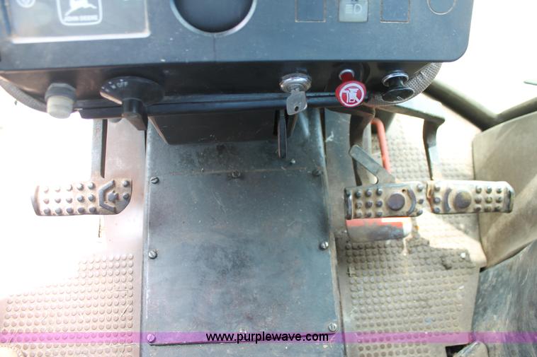 image for item K8857 1983 John Deere 2550 tractor