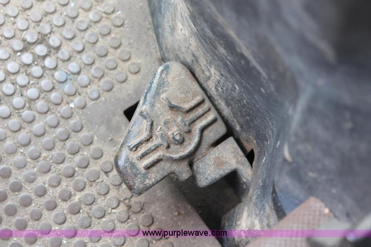 image for item K8857 1983 John Deere 2550 tractor