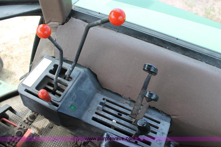 image for item K8857 1983 John Deere 2550 tractor