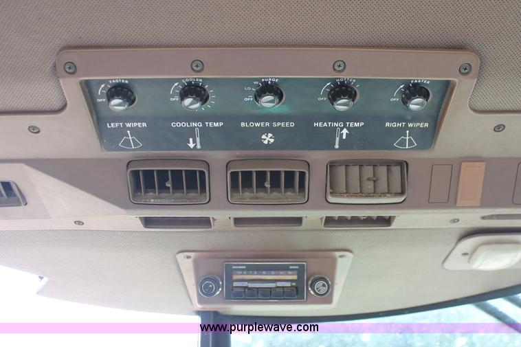 image for item K8857 1983 John Deere 2550 tractor