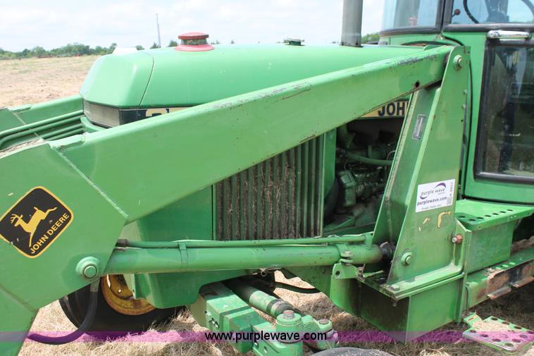image for item K8857 1983 John Deere 2550 tractor