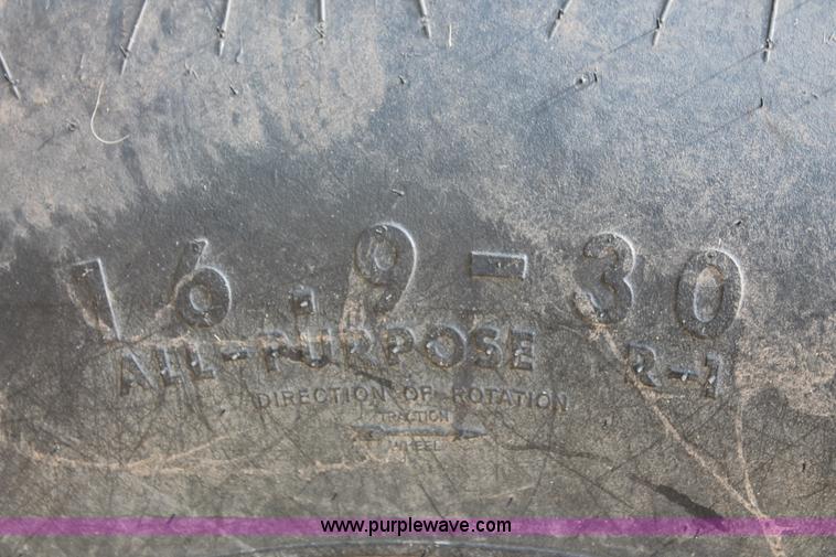 image for item K8857 1983 John Deere 2550 tractor