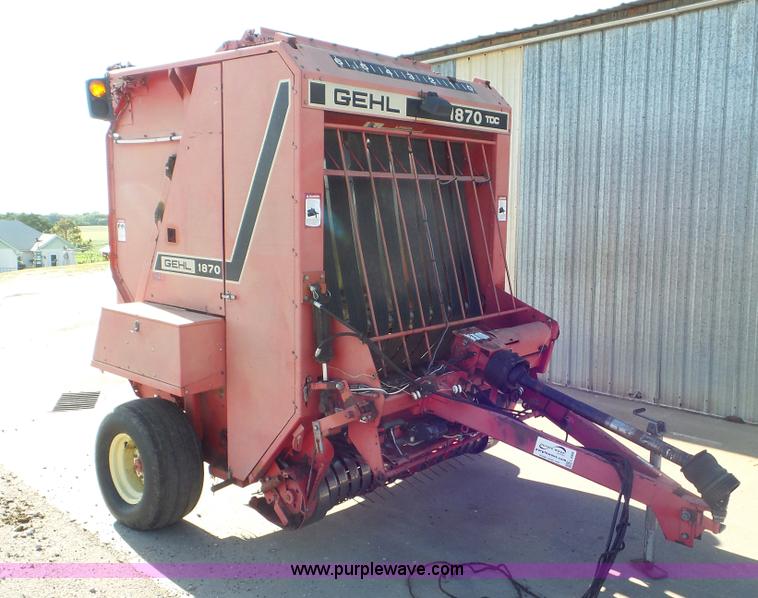 image for item L2009 1994 Gehl 1870 round baler
