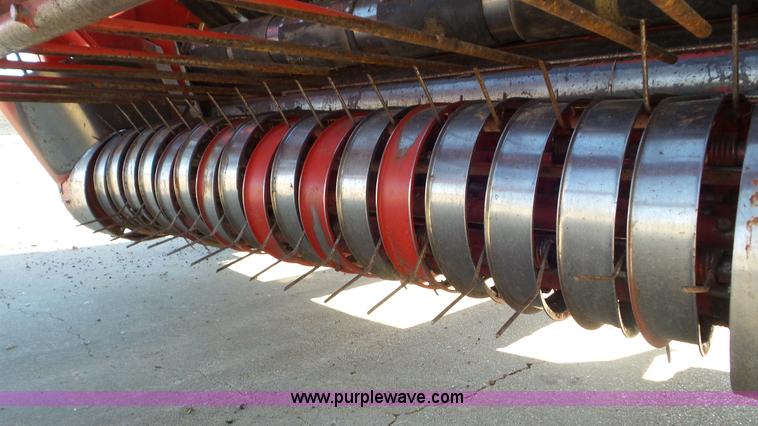 image for item L2009 1994 Gehl 1870 round baler