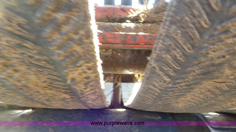 image for item L2009 1994 Gehl 1870 round baler