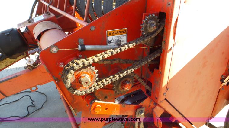 image for item L2009 1994 Gehl 1870 round baler