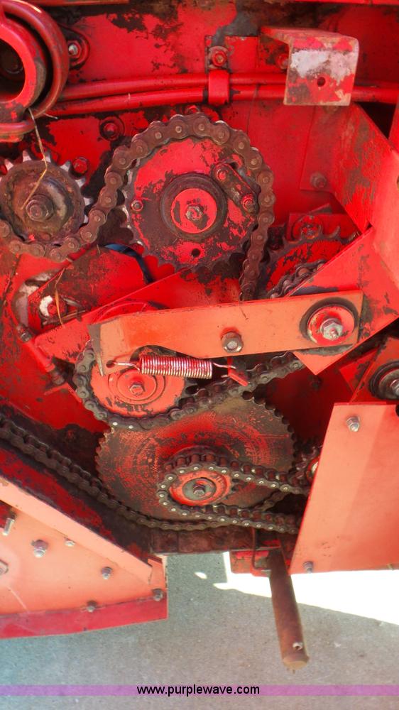 image for item L2009 1994 Gehl 1870 round baler