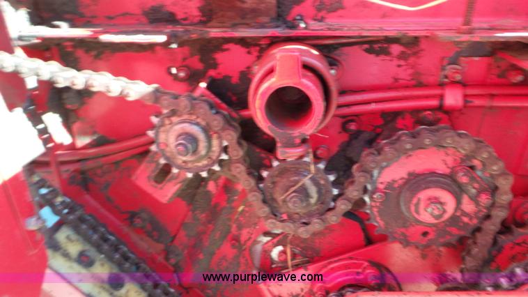 image for item L2009 1994 Gehl 1870 round baler