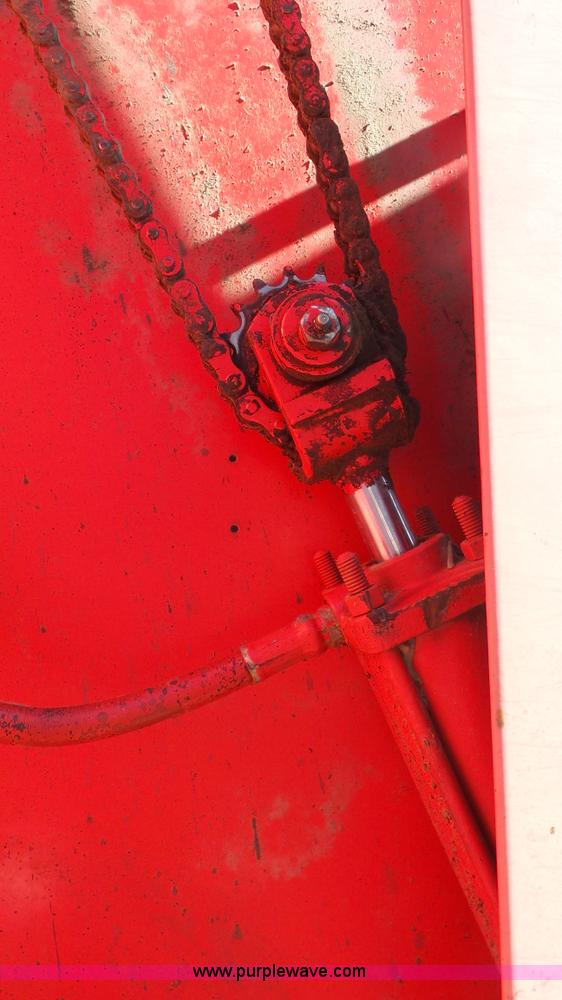 image for item L2009 1994 Gehl 1870 round baler