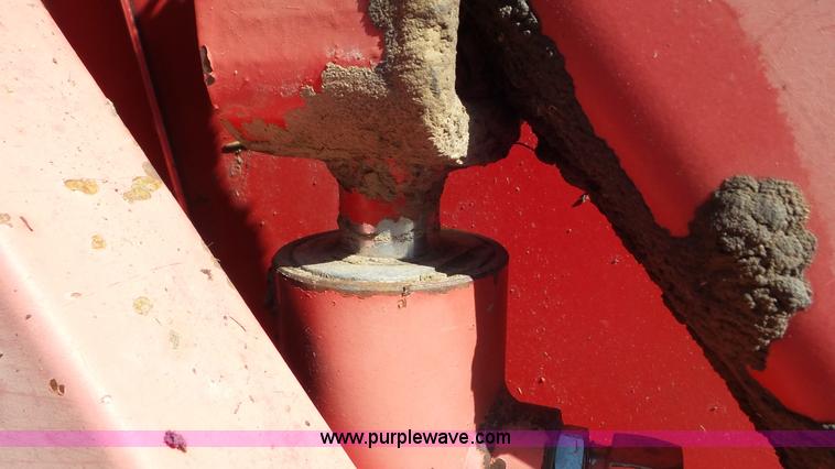 image for item L2009 1994 Gehl 1870 round baler