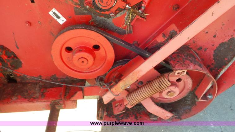 image for item L2009 1994 Gehl 1870 round baler