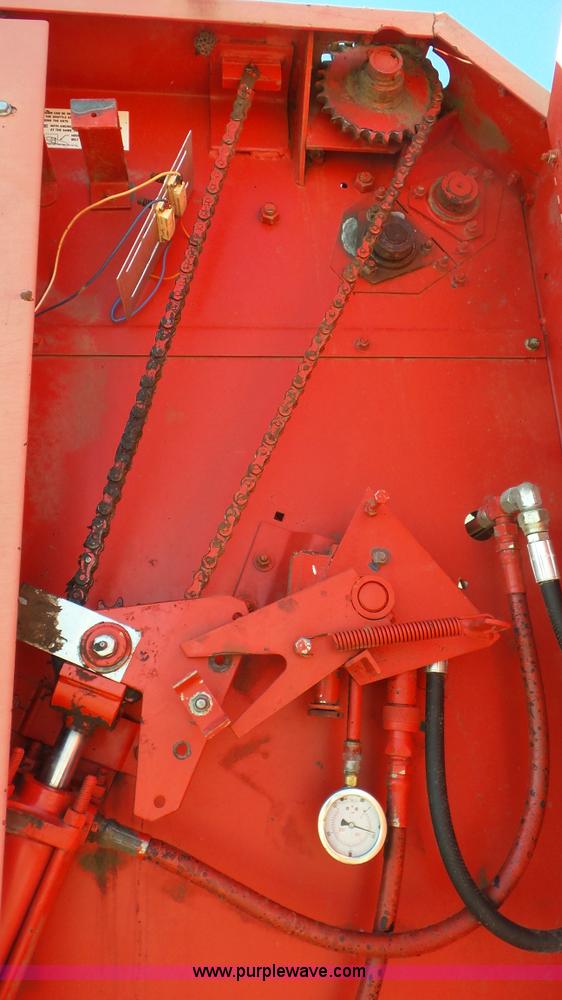 image for item L2009 1994 Gehl 1870 round baler