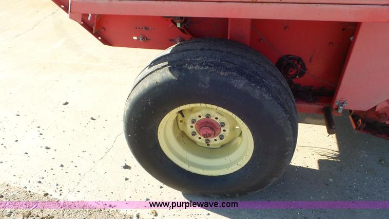 image for item L2009 1994 Gehl 1870 round baler