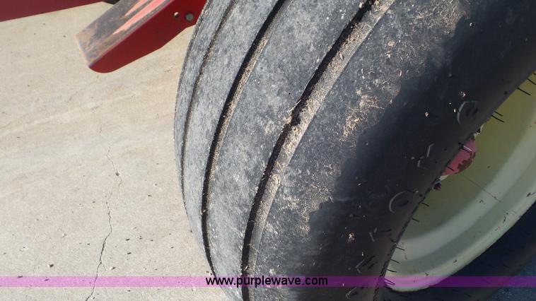 image for item L2009 1994 Gehl 1870 round baler