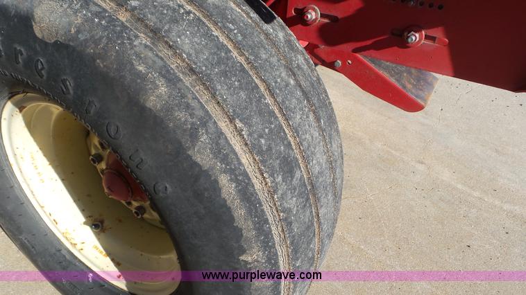 image for item L2009 1994 Gehl 1870 round baler