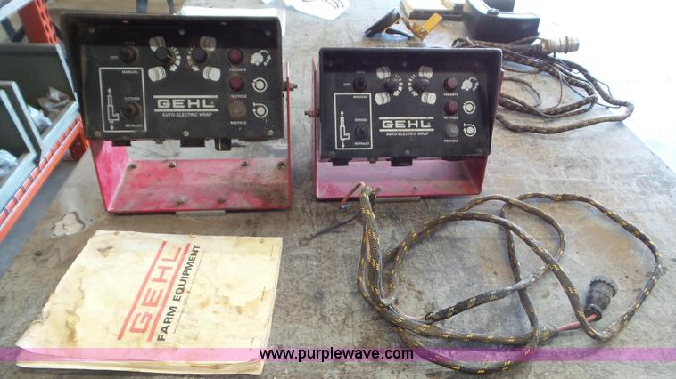 image for item L2009 1994 Gehl 1870 round baler