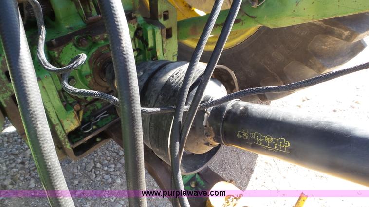 image for item L2010 2005 Vermeer 605M round baler