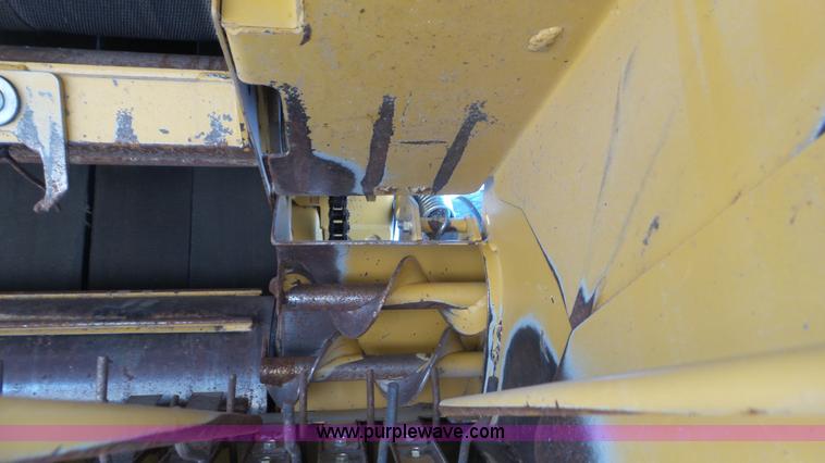 image for item L2010 2005 Vermeer 605M round baler