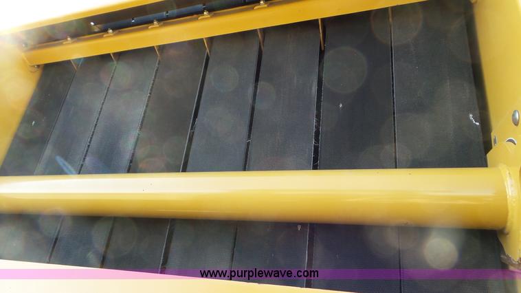 image for item L2010 2005 Vermeer 605M round baler