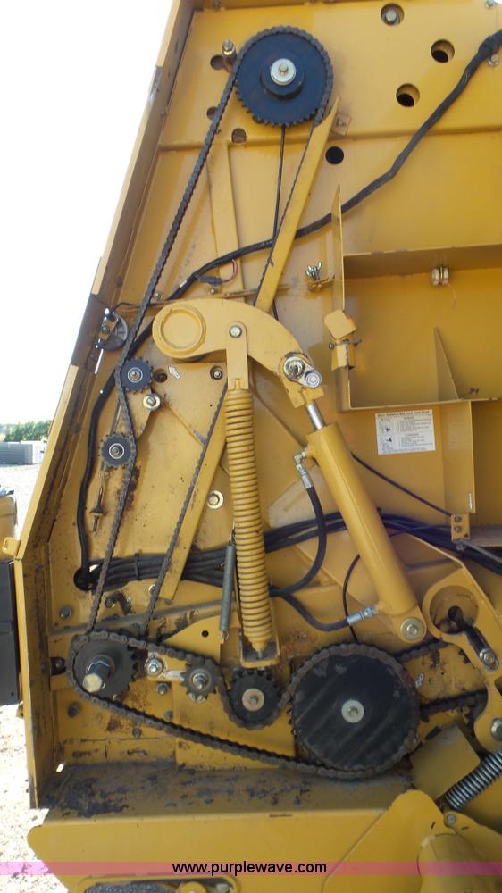image for item L2010 2005 Vermeer 605M round baler
