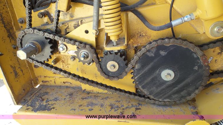 image for item L2010 2005 Vermeer 605M round baler