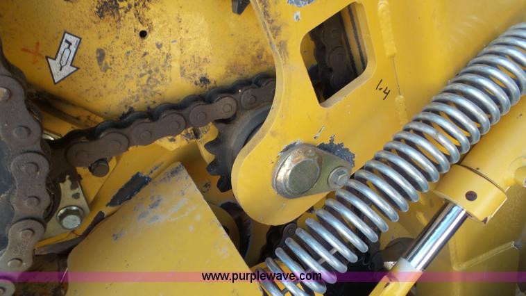 image for item L2010 2005 Vermeer 605M round baler