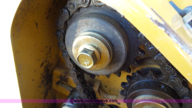 image for item L2010 2005 Vermeer 605M round baler