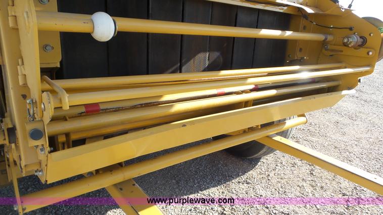 image for item L2010 2005 Vermeer 605M round baler