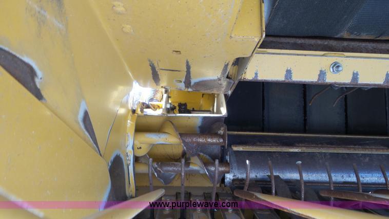 image for item L2010 2005 Vermeer 605M round baler