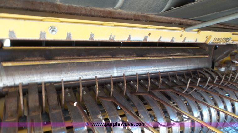 image for item L2010 2005 Vermeer 605M round baler