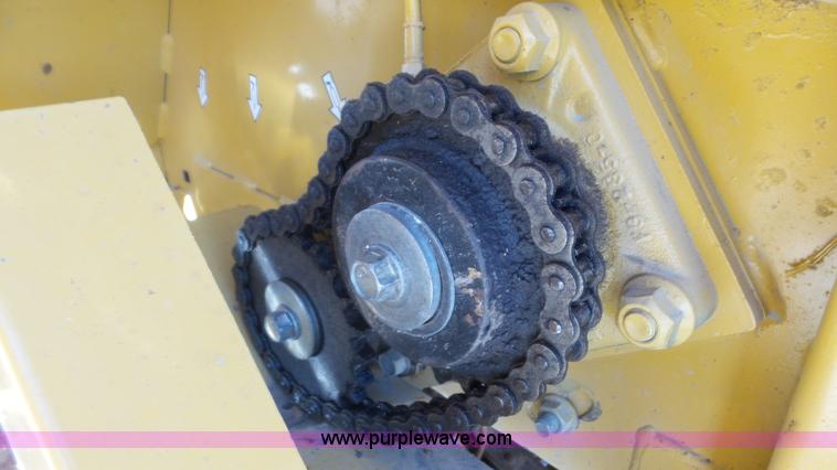 image for item L2010 2005 Vermeer 605M round baler