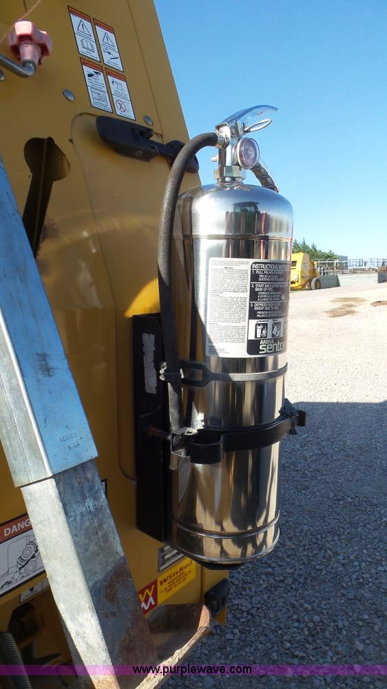 image for item L2010 2005 Vermeer 605M round baler