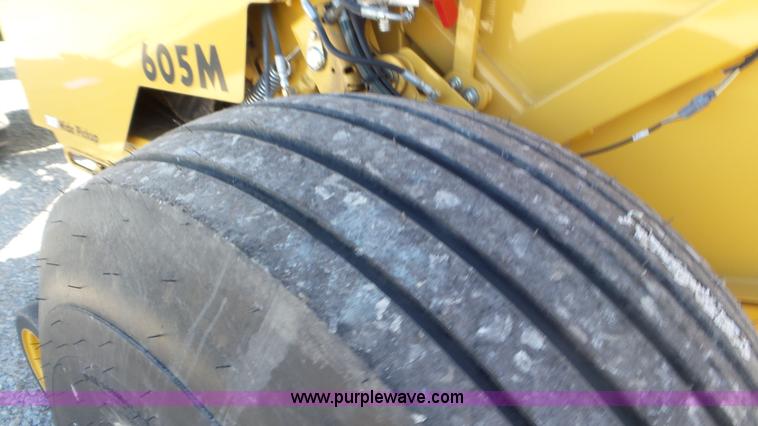 image for item L2010 2005 Vermeer 605M round baler