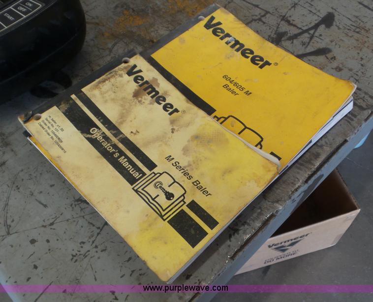 image for item L2010 2005 Vermeer 605M round baler