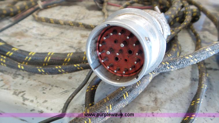 image for item L2010 2005 Vermeer 605M round baler