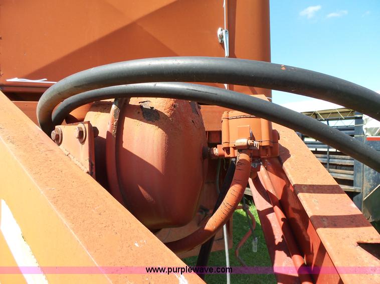 image for item L2052 1996 Coose livestock trailer