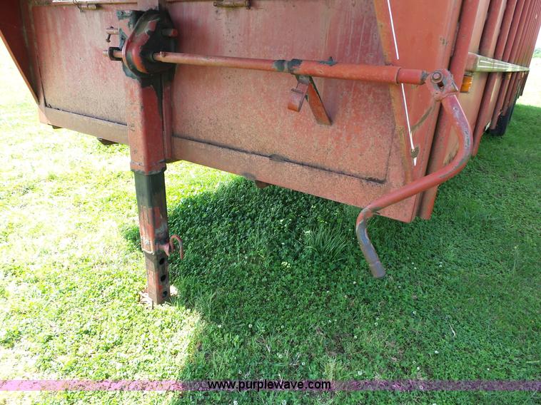 image for item L2052 1996 Coose livestock trailer