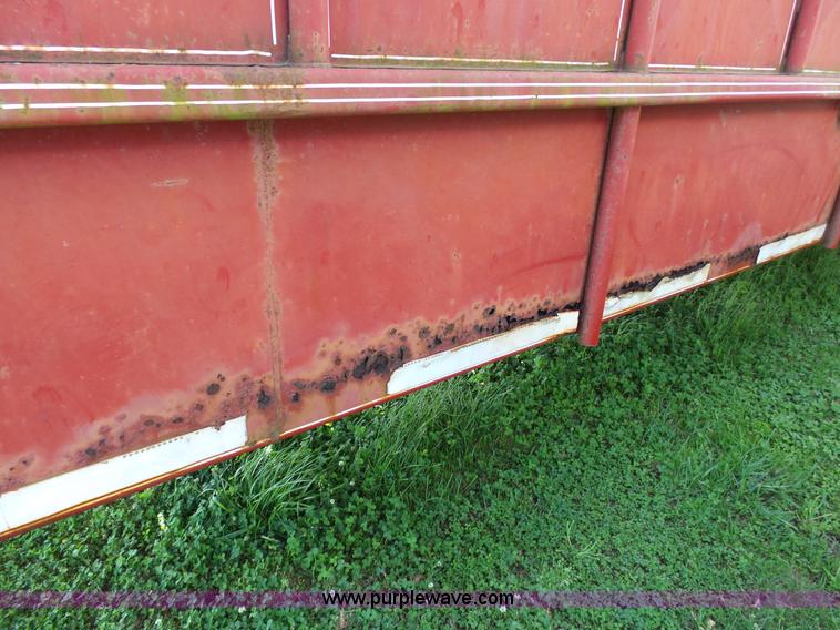 image for item L2052 1996 Coose livestock trailer
