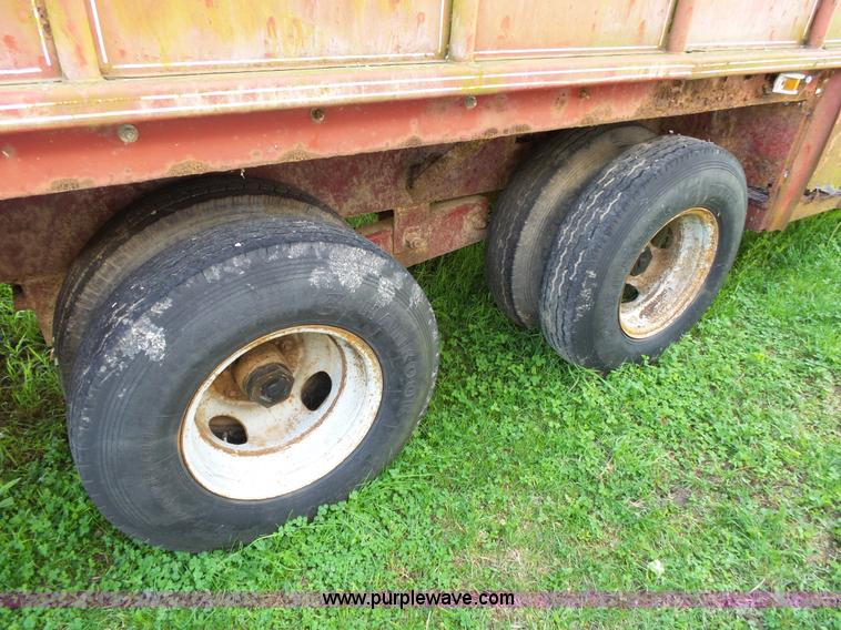 image for item L2052 1996 Coose livestock trailer