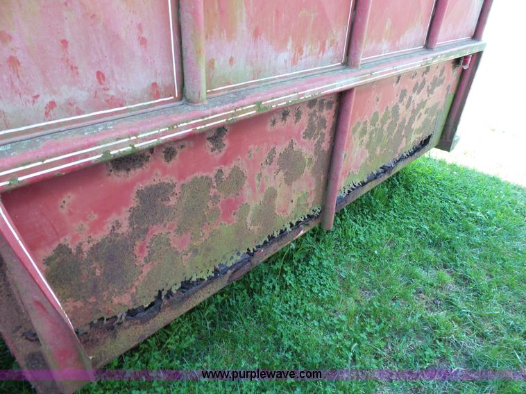 image for item L2052 1996 Coose livestock trailer