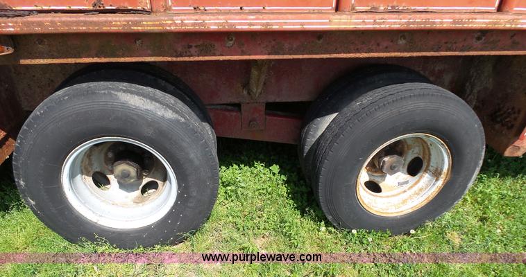 image for item L2052 1996 Coose livestock trailer