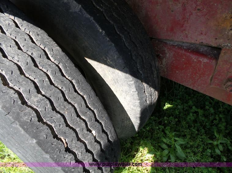 image for item L2052 1996 Coose livestock trailer