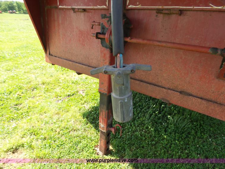 image for item L2052 1996 Coose livestock trailer