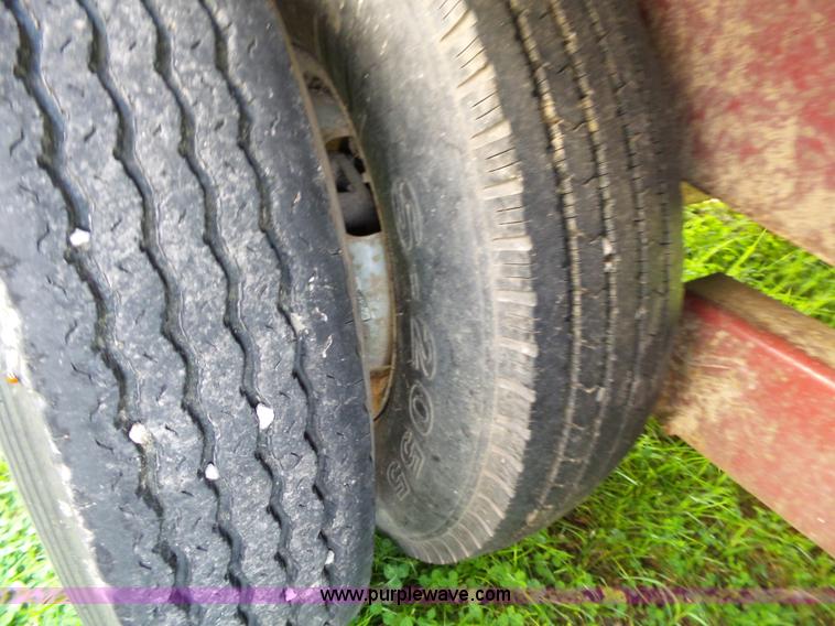 image for item L2052 1996 Coose livestock trailer