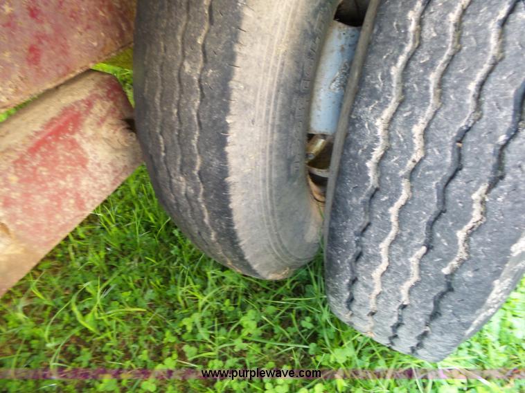 image for item L2052 1996 Coose livestock trailer