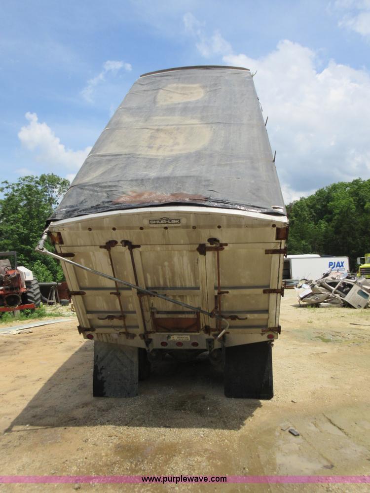 image for item L2782 1986 International S2300 grain truck