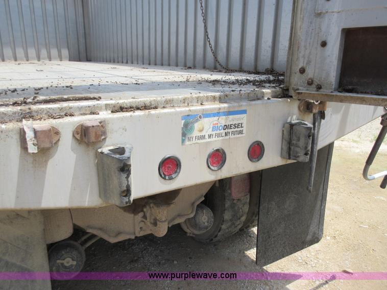 image for item L2782 1986 International S2300 grain truck