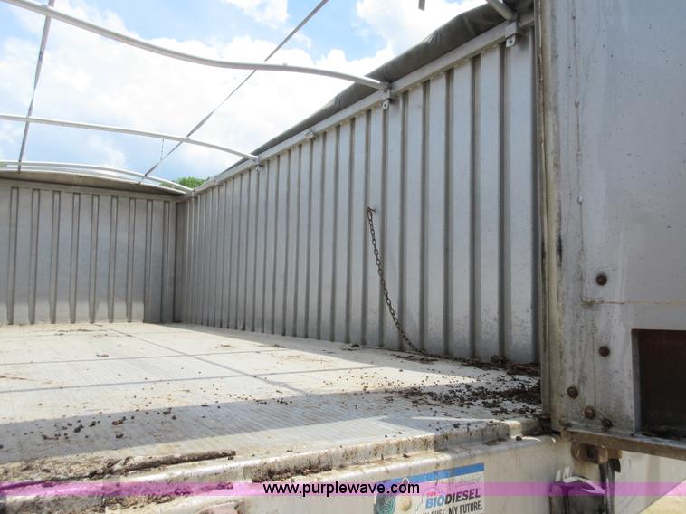 image for item L2782 1986 International S2300 grain truck