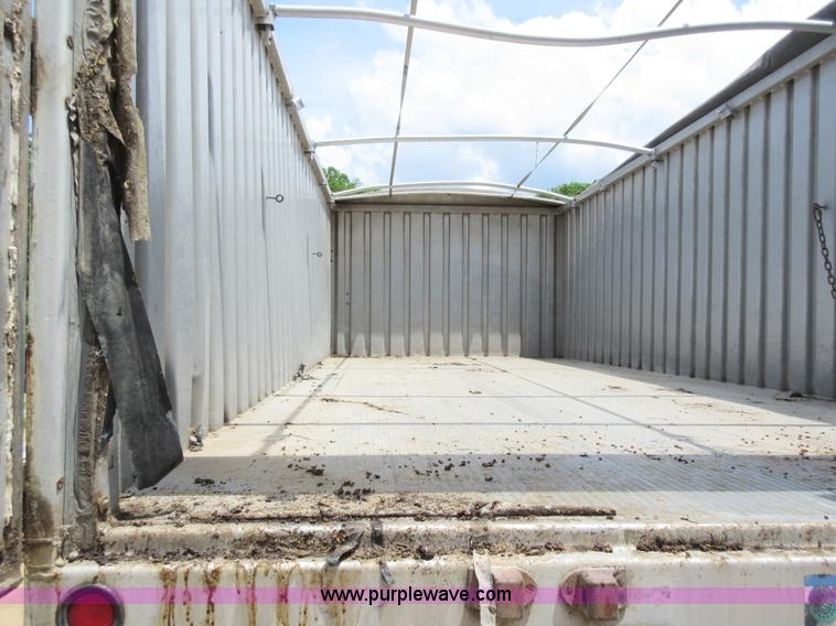 image for item L2782 1986 International S2300 grain truck